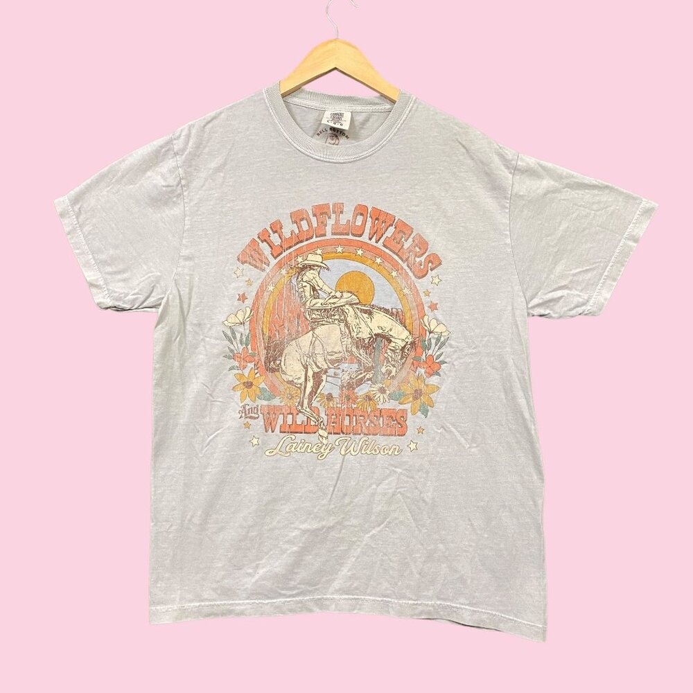 Lainey Wilson Wild Flowers and Wild Horses Country Tee L